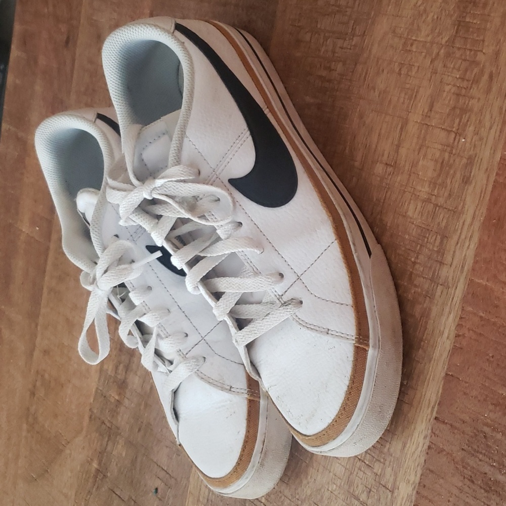 White Nike Lowtop leather sneakers